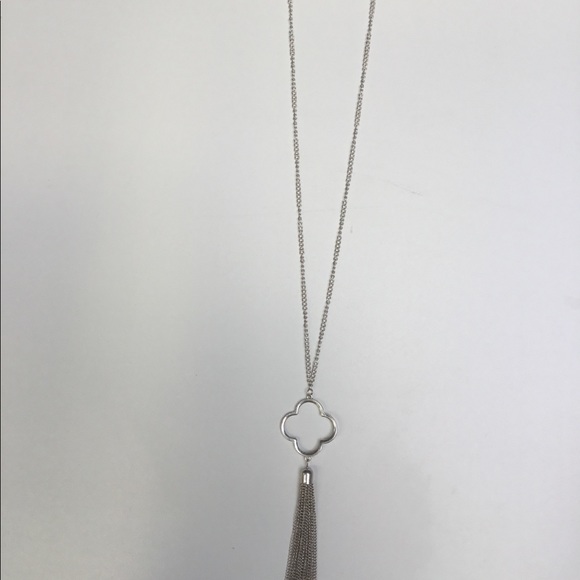 Quatrefoil with Metal Tassel - Picture 2 of 2